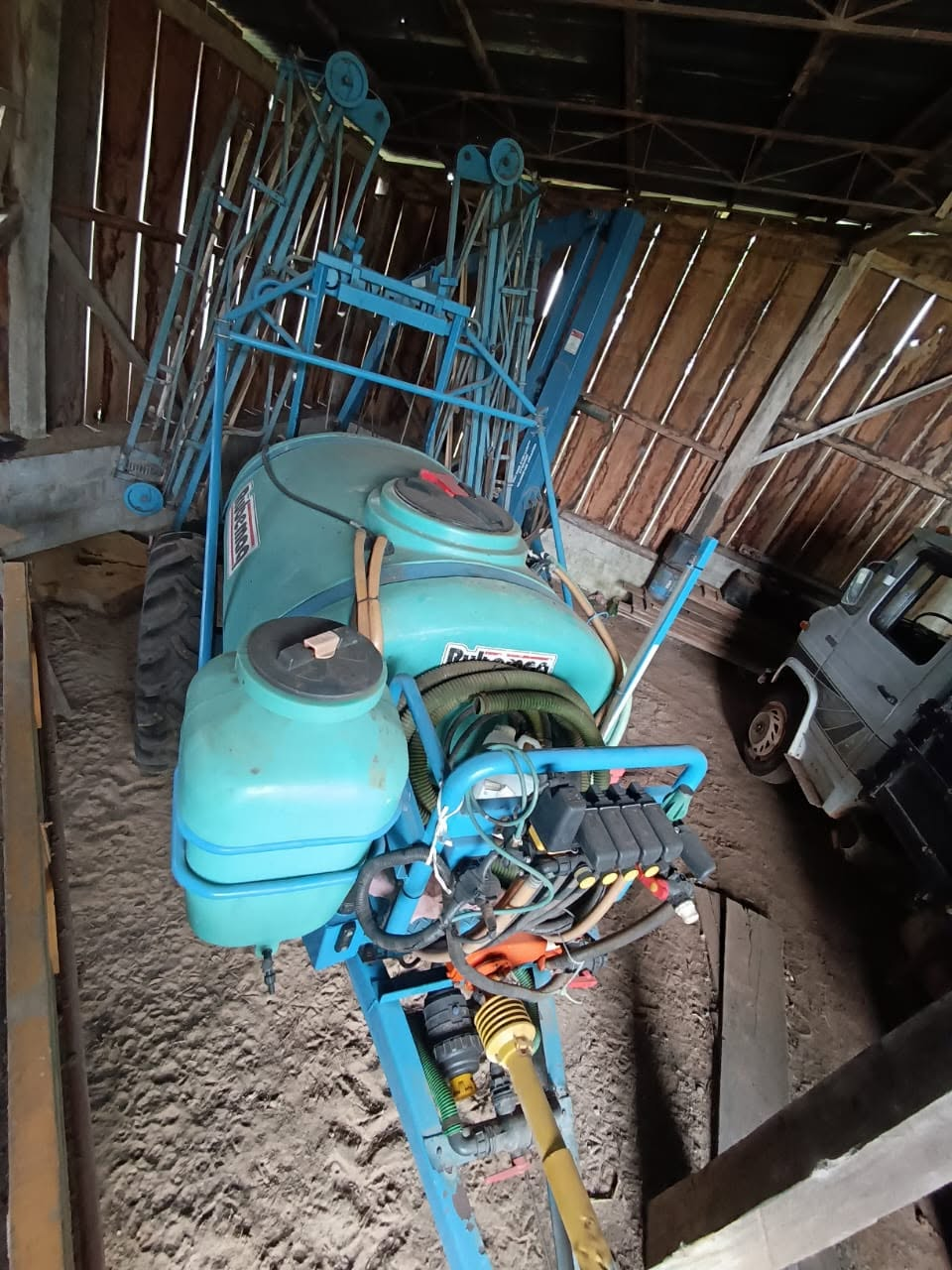 Pulverizador de Arrasto Cross Rubemaq 2.000 L — foto 3