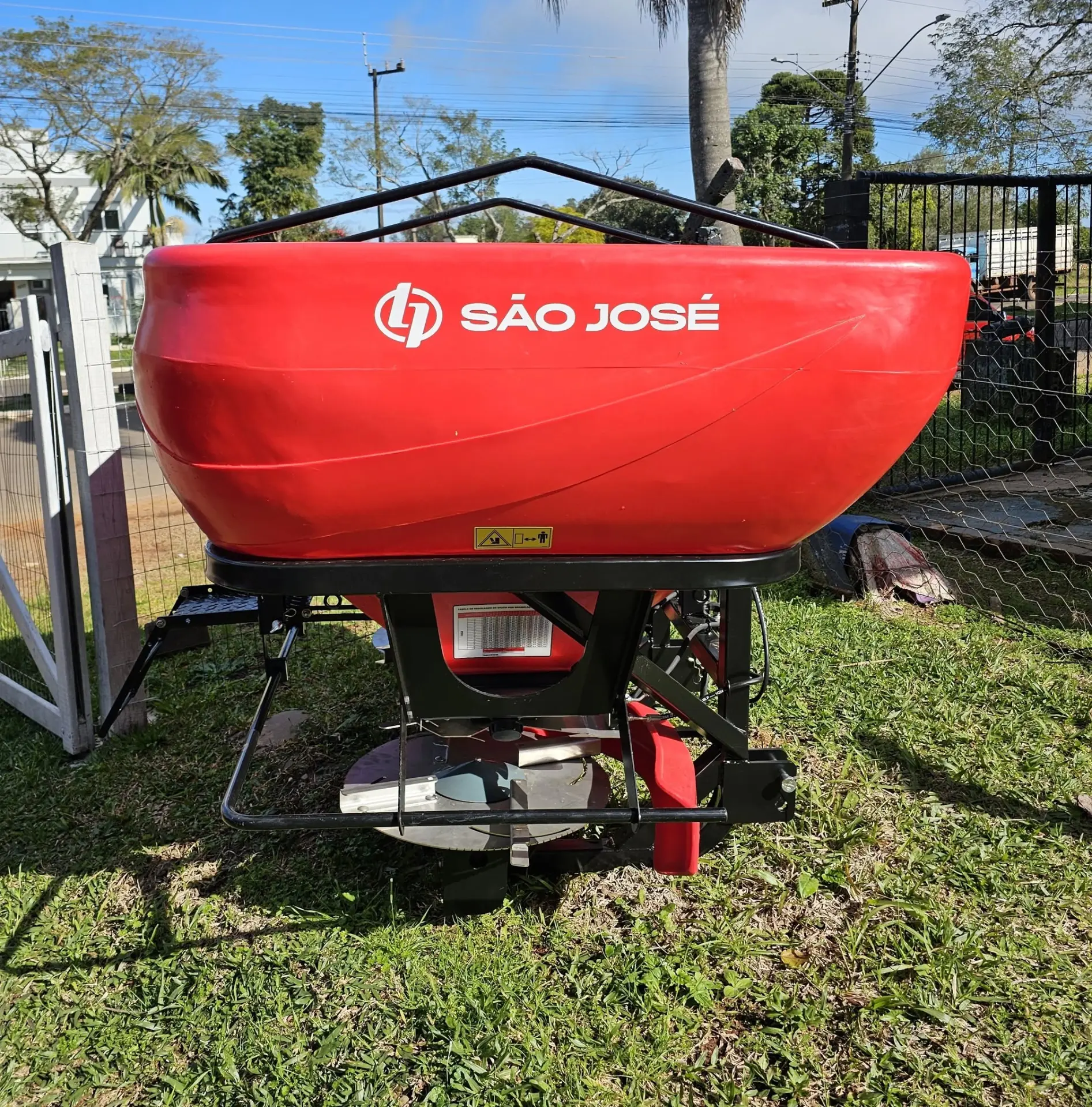 Distribuidor de Sementes e Fertilizantes São José Turben 1600H — foto 3