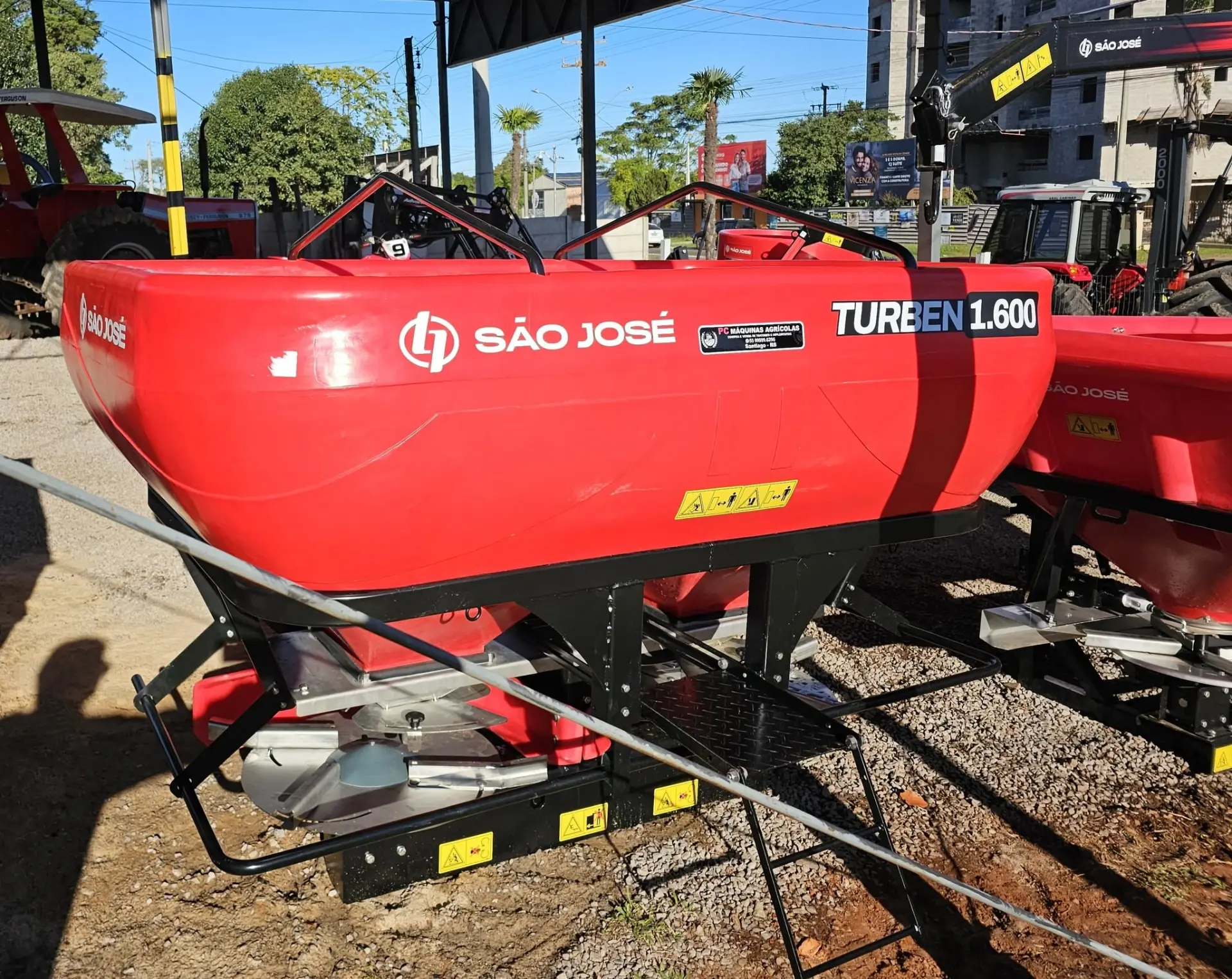 Distribuidor de Sementes e Fertilizantes São José Turben 1600H