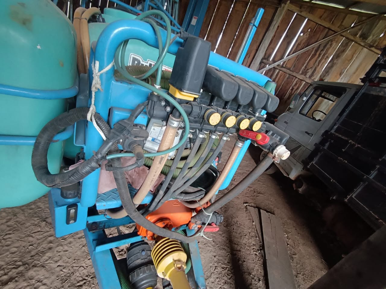 Pulverizador de Arrasto Cross Rubemaq 2.000 L — foto 4