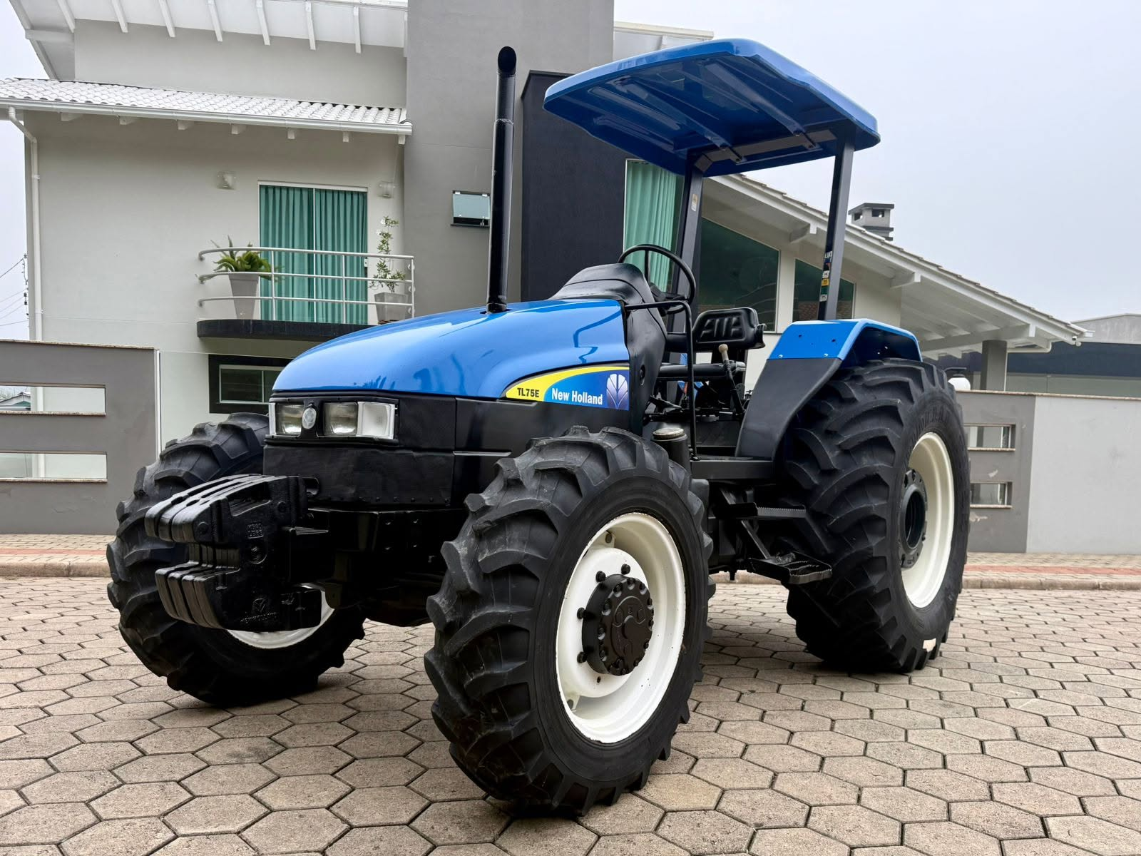 Trator New Holland TL 75 4x4