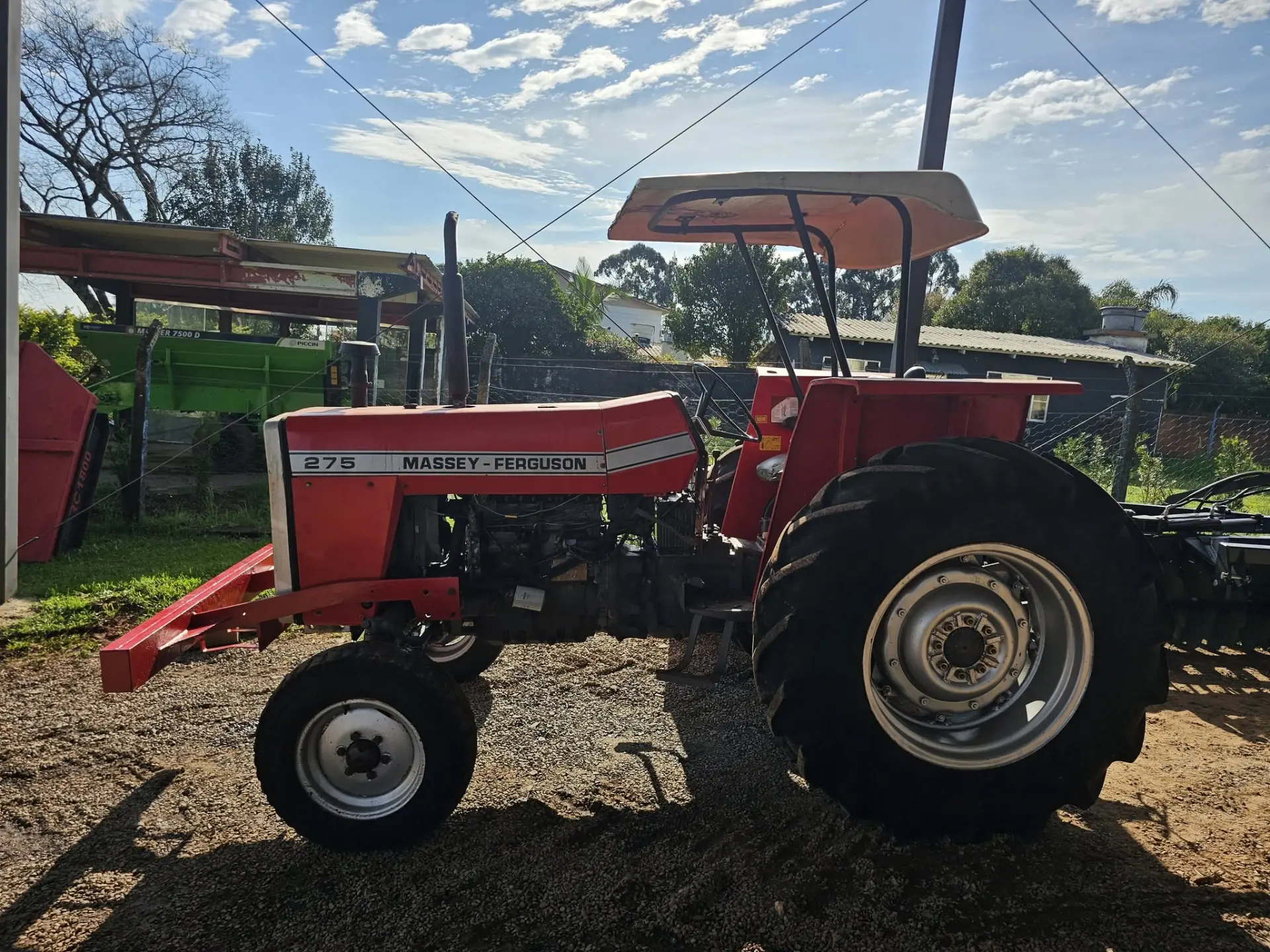 Trator Massey Ferguson 275