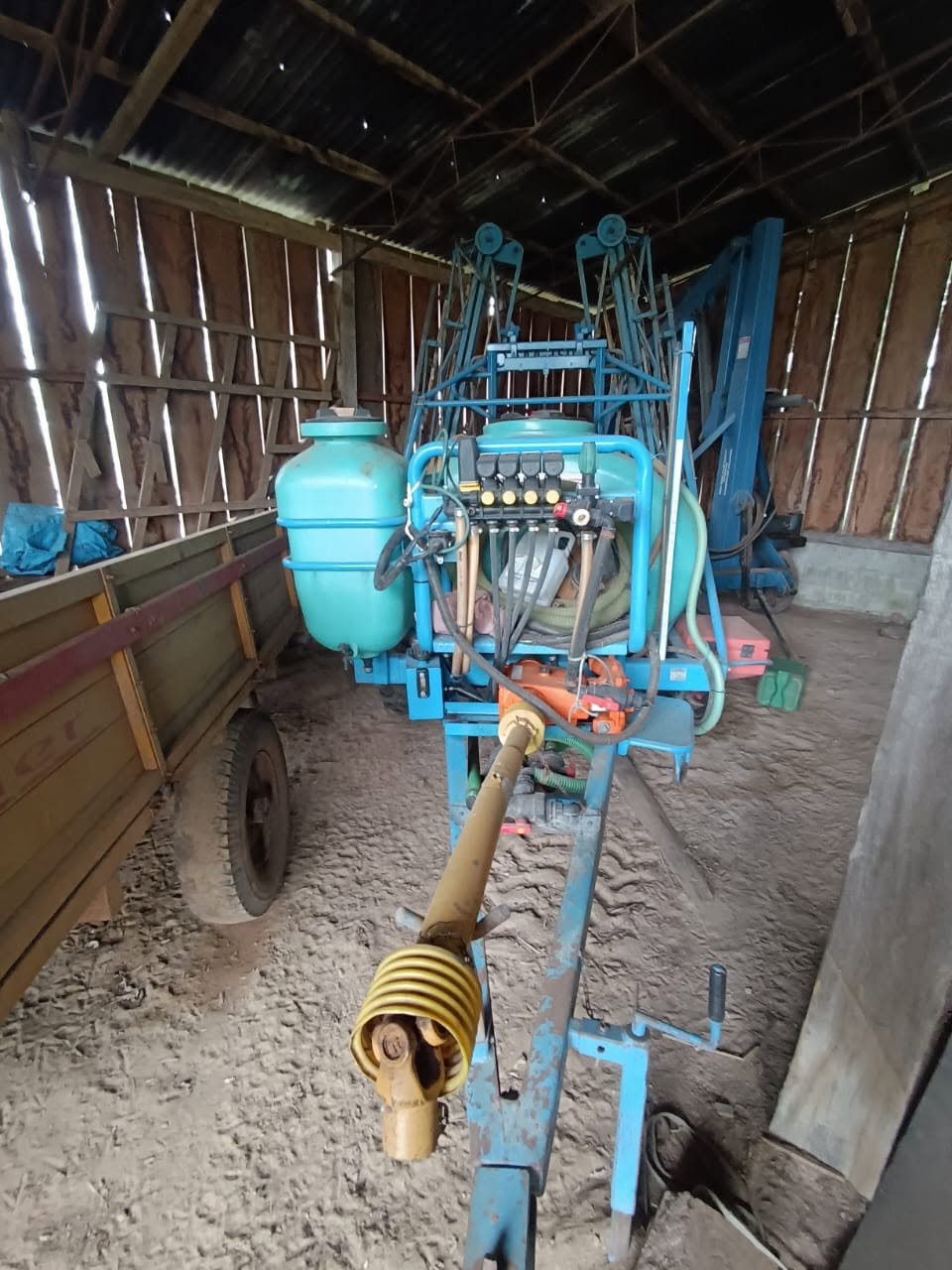 Pulverizador de Arrasto Cross Rubemaq 2.000 L — foto 6