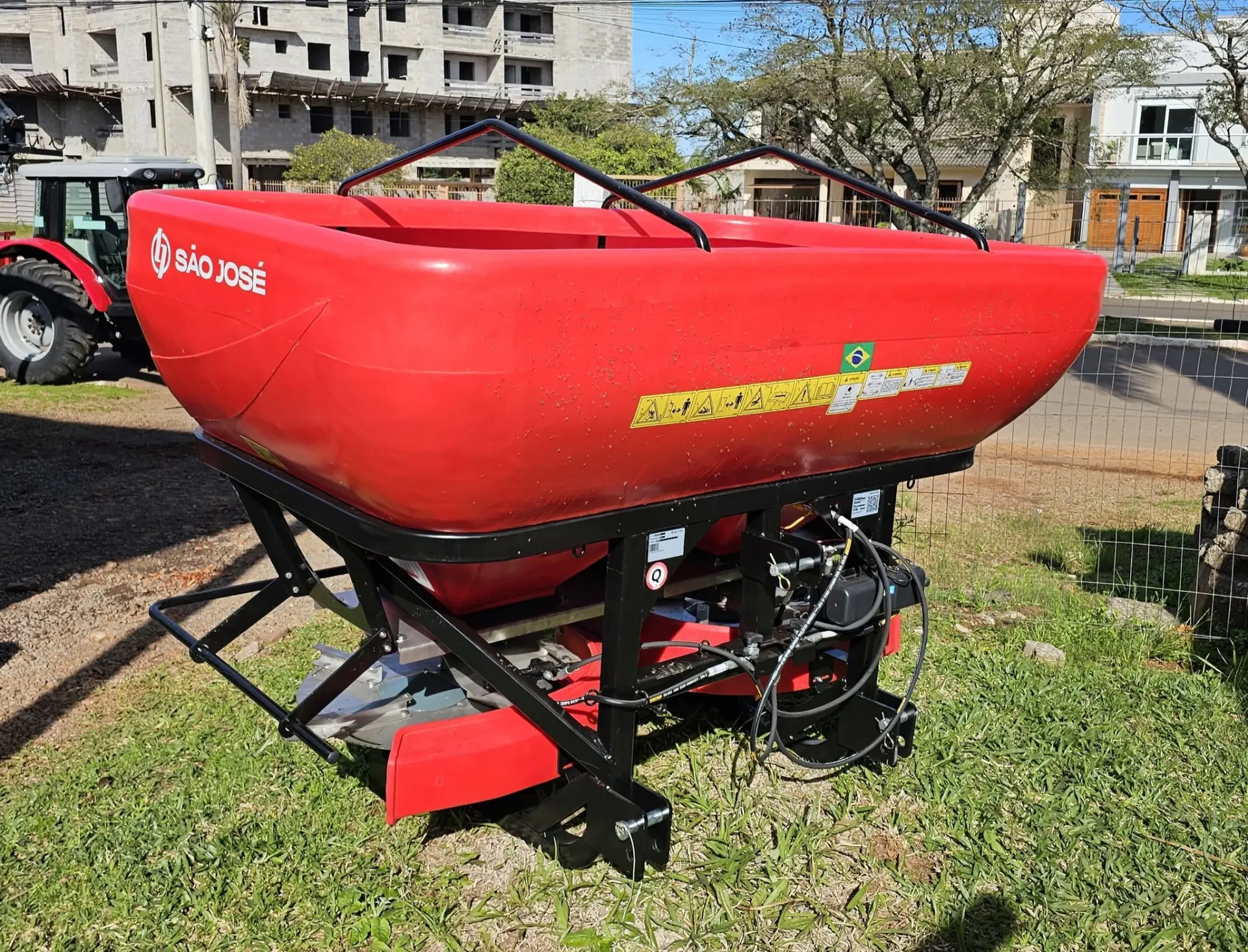Distribuidor de Sementes e Fertilizantes São José Turben 1600H — foto 2