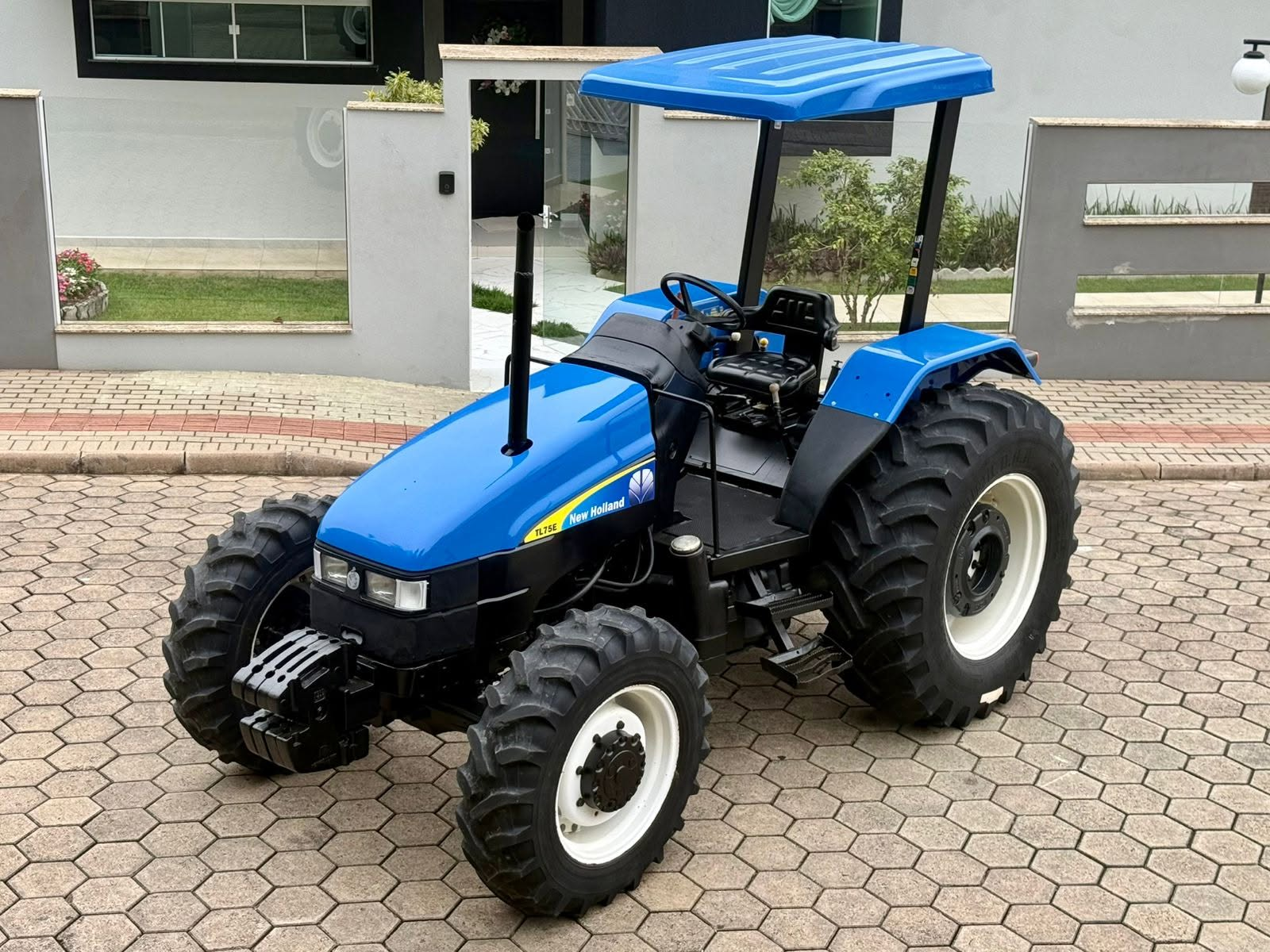 Trator New Holland TL 75 4x4 — foto 2