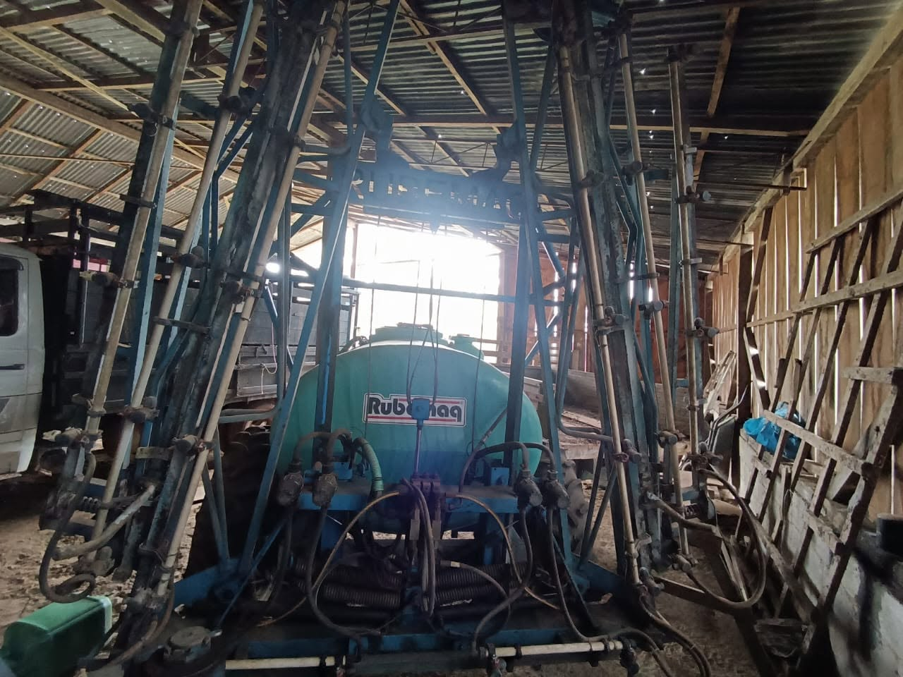 Pulverizador de Arrasto Cross Rubemaq 2.000 L — foto 5